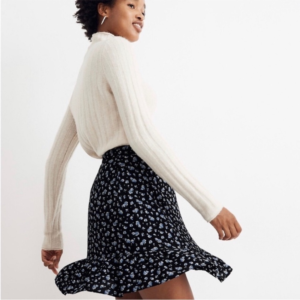 Madewell - Baby’s breath mini ruffle skirt